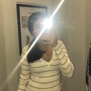 Meet your Posher, Valeria